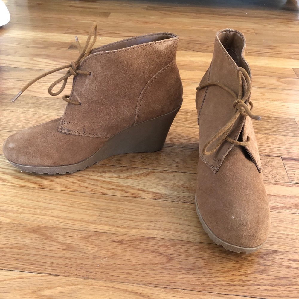 Tan White Mountain wedges